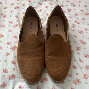 Women’s slip on business casual shoes - Size 6.5